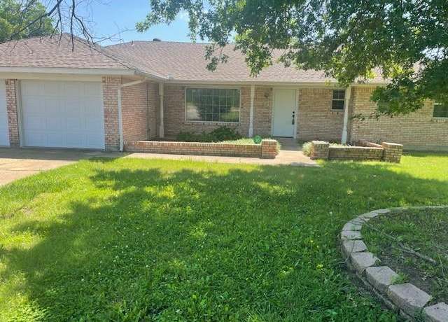 Property at 10700 S Sooner Rd, Oklahoma City, OK 73165, 3 beds, 2 baths