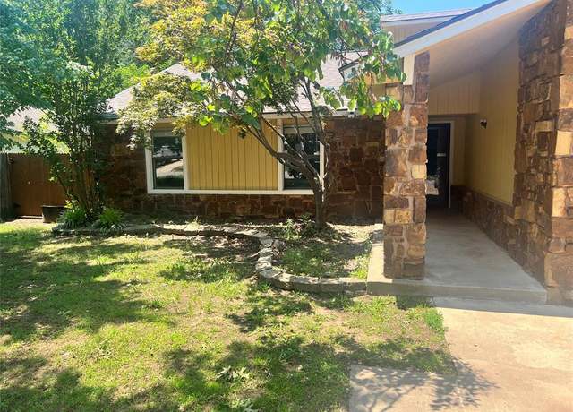 Property at 74 Fox Run Cir, Jenks, OK 74037, 3 beds, 2 baths
