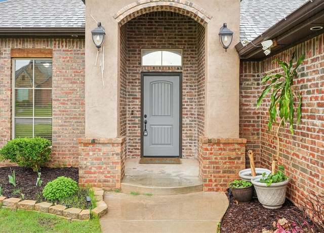 Property at 912 Lindsey Ln, Moore, OK 73160, 4 beds, 2 baths