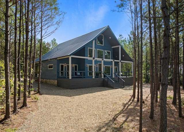 Property at 36 Bear Cedar Trl, Broken Bow, OK 74728, 2 beds, 3 baths