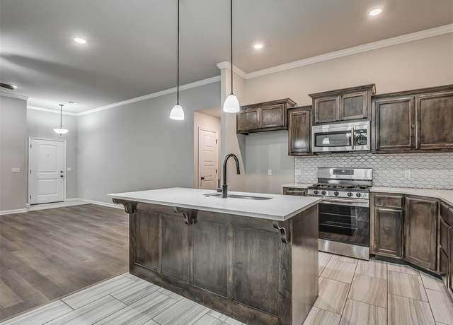 Property at 10008 Ashford Dr, Yukon, OK 73099, 4 beds, 2 baths