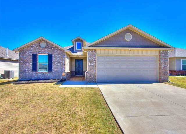 Property at 3003 Westbrook St, Chickasha, OK 73018, 3 beds, 2 baths