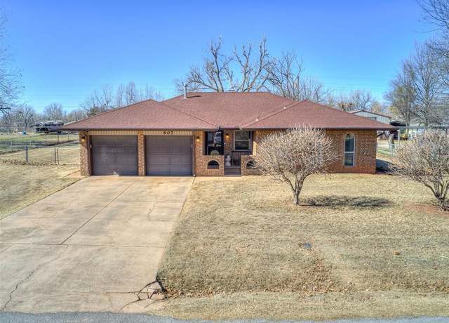 Property at 607 S Pleasant View Dr, Mustang, OK 73064, 3 beds, 2 baths