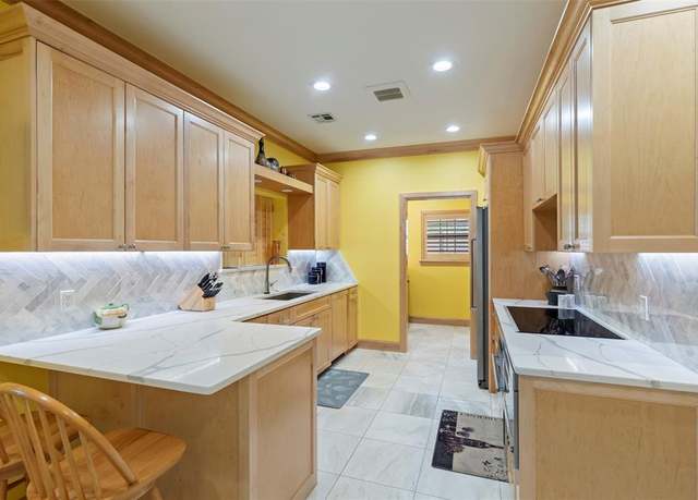 Property at 6208 Waterford Blvd #95, Oklahoma City, OK 73118, 3 beds, 3.5 baths