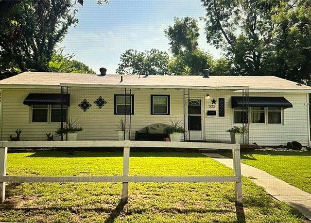 Property at 303 N Pesotum St, Shawnee, OK 74801, 2 beds, 2 baths