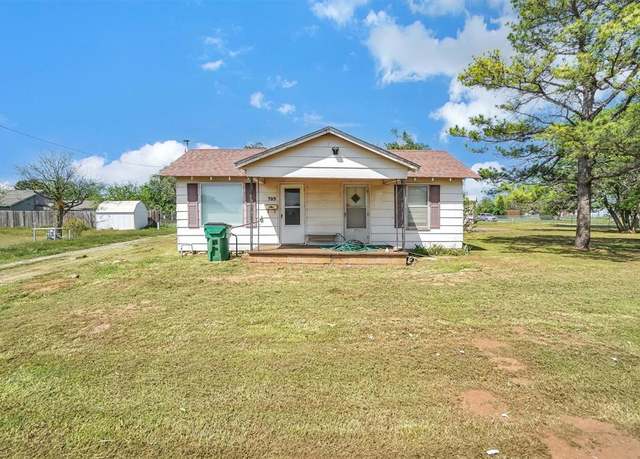 Property at 705 E Cleveland St, Mangum, OK 73554, 2 beds, 1 bath