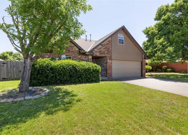 Property at 316 SE 6th St, Moore, OK 73160, 4 beds, 2.5 baths