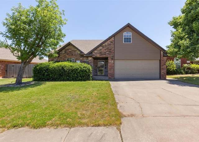 Property at 316 SE 6th St, Moore, OK 73160, 4 beds, 2.5 baths