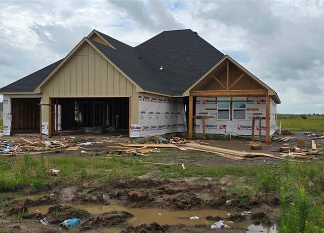 Property at 8626 Kayce St, El Reno, OK 73036, 3 beds, 2.5 baths