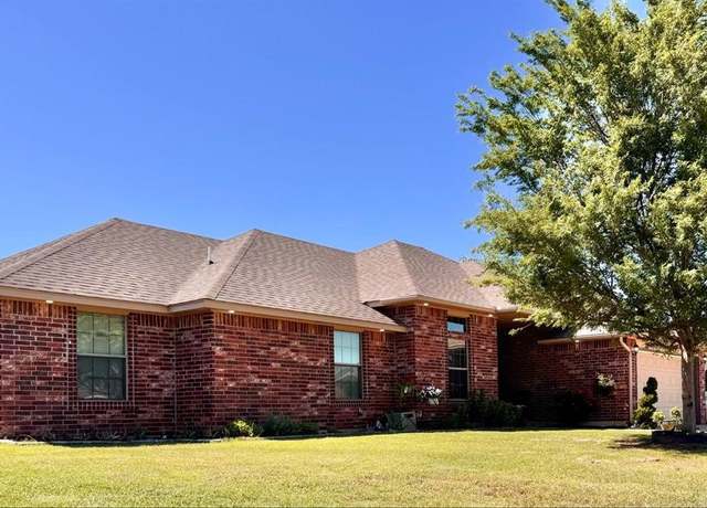 Property at 609 N Buckhorn Way, Mustang, OK 73064, 4 beds, 2 baths