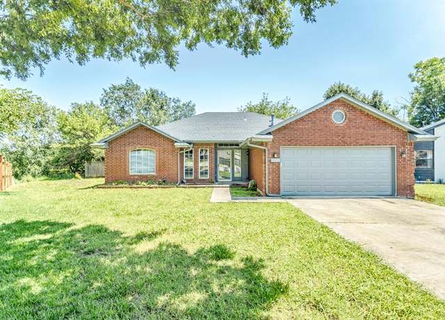 Property at 3305 Outpost Cir, Norman, OK 73072, 3 beds, 2 baths