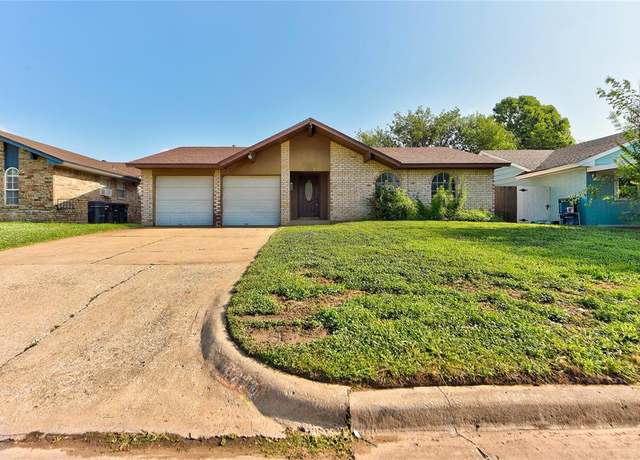 Property at 1021 SW 1st St, Moore, OK 73160, 3 beds, 1.5 baths