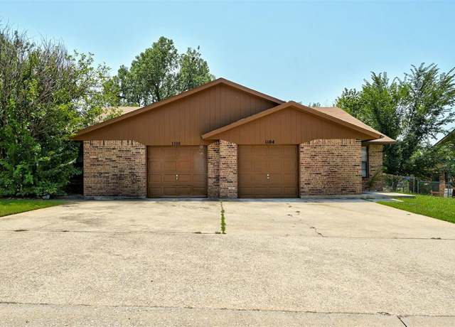 Property at 1104 Tall Oaks Dr, Midwest City, OK 73110, 4 beds, 2 baths