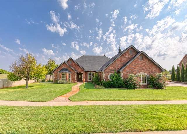 Property at 1305 Easy St, Elk City, OK 73644, 4 beds, 2.5 baths