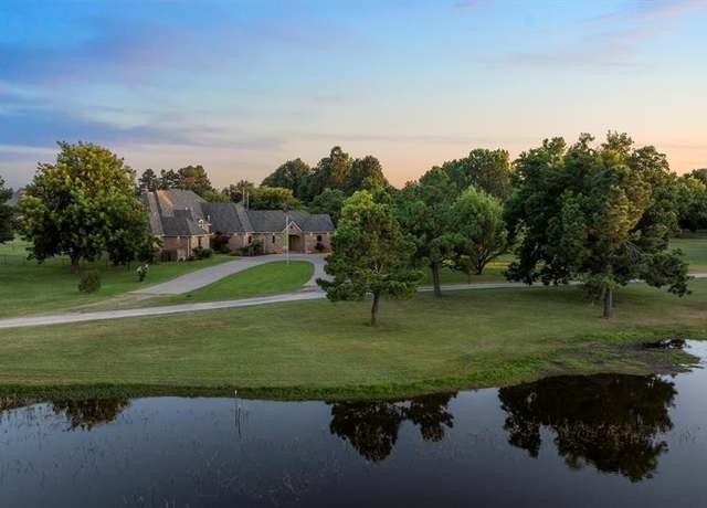 Property at 1601 Dobbs Rd, Harrah, OK 73045, 4 beds, 4 baths