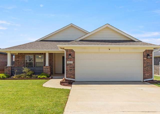 Property at 15725 Bennett Dr, Edmond, OK 73013, 3 beds, 2 baths