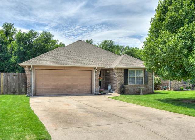 Property at 805 S Castle Rock Ln, Mustang, OK 73064, 3 beds, 2 baths