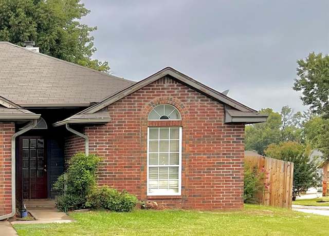 Property at 1005 N Blackwelder Ave, Edmond, OK 73034, 3 beds, 2 baths
