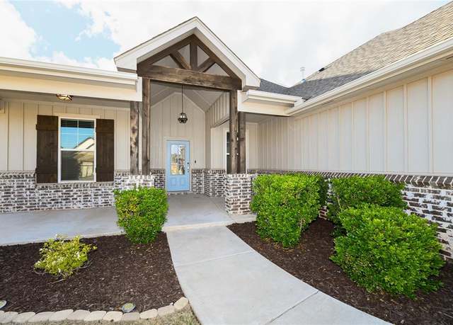 Property at 10805 Mountain Fork Dr, Yukon, OK 73099, 4 beds, 2 baths