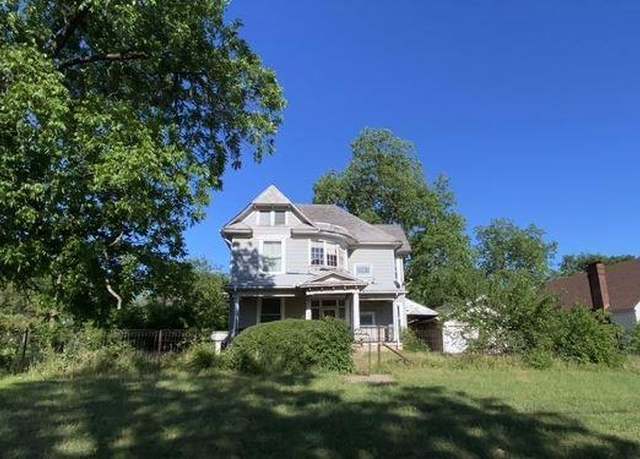 Property at 820 NW E St, Ardmore, OK 73401, 4 beds, 4 baths