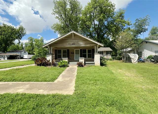 Property at 628 S 12th St, Chickasha, OK 73018, 3 beds, 2 baths