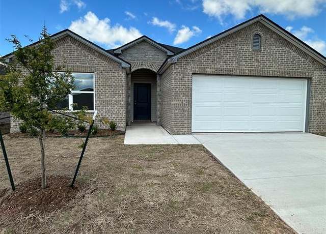 Property at 1901 Sugar Pine Way, Edmond, OK 73034, 4 beds, 2 baths