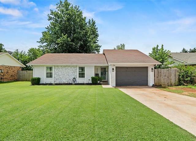 Property at 20300 Rockhollow Dr, Harrah, OK 73045, 3 beds, 1.5 baths