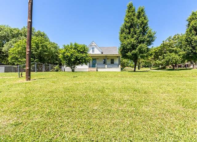 Property at 427 N 2nd St, Purcell, OK 73080, 4 beds, 2 baths