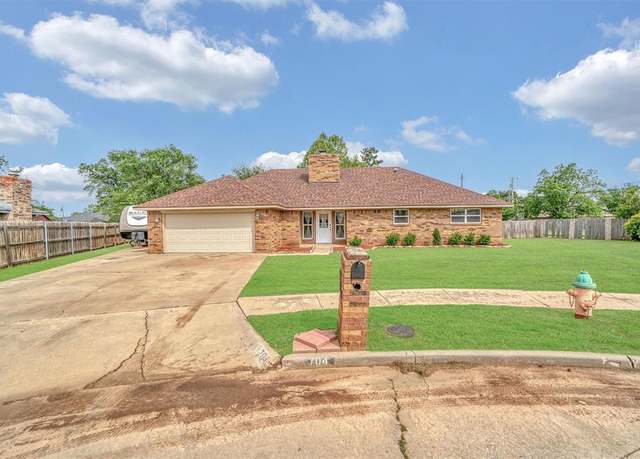 Property at 704 Canterbury Blvd, Altus, OK 73521, 3 beds, 2 baths