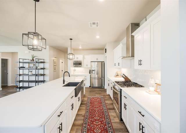 Property at 6216 Kinnick Dr, Edmond, OK 73034, 4 beds, 3.5 baths