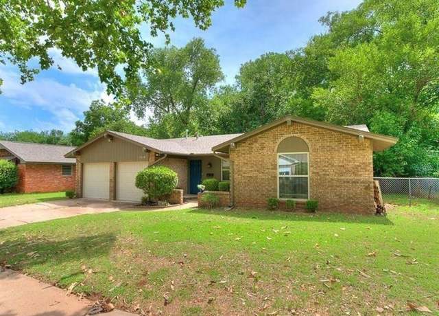 Property at 1024 Washington St, Edmond, OK 73034, 3 beds, 2 baths