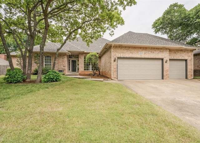 Property at 2717 Asheforde Oaks Blvd, Edmond, OK 73034, 4 beds, 3 baths