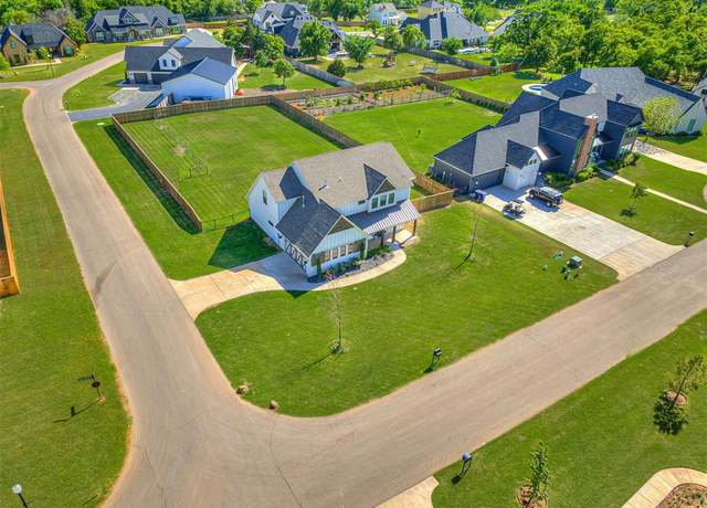Property at 280 Old Farm Rd, Edmond, OK 73034, 4 beds, 3.5 baths