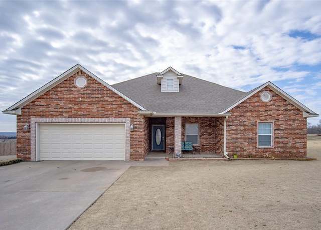 Property at 1025 Briarwood Dr, Sulphur, OK 73086, 4 beds, 2 baths