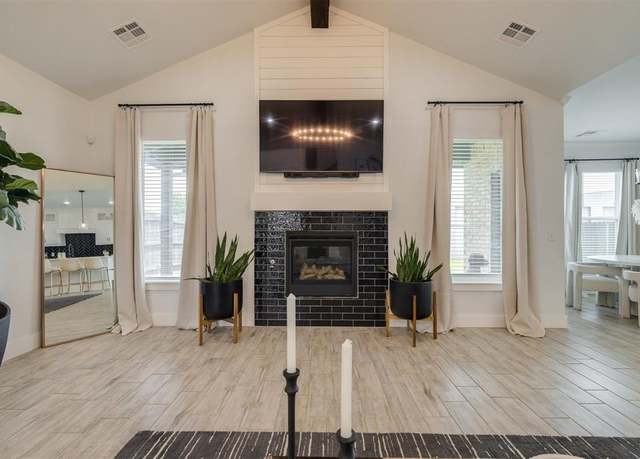 Property at 17800 Macarthur Park Rd, Edmond, OK 73012, 4 beds, 2.5 baths