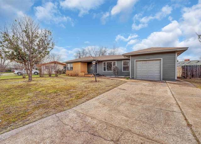 Property at 2008 Willard Dr, Altus, OK 73521, 3 beds, 2 baths
