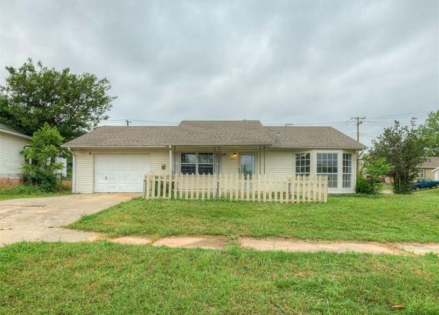 Property at 830 N Park Ave, Shawnee, OK 74801, 2 beds, 2 baths