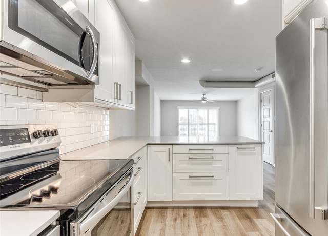 Property at 1110 Sherwood Ln #216, Nichols Hills, OK 73116, 2 beds, 2.5 baths