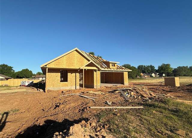 Property at 1214 Stonebridge Way, Enid, OK 73703, 3 beds, 2 baths