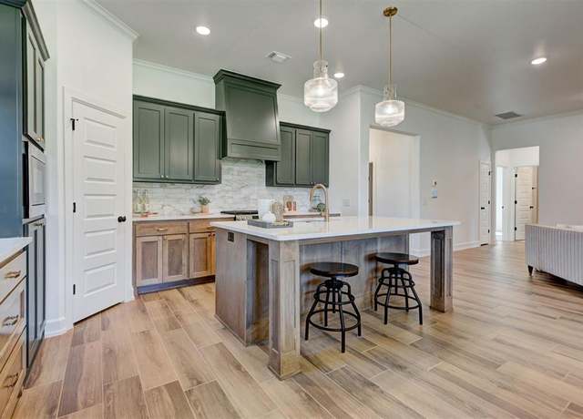 Property at 9316 SW 41st St, Oklahoma City, OK 73179, 3 beds, 2 baths