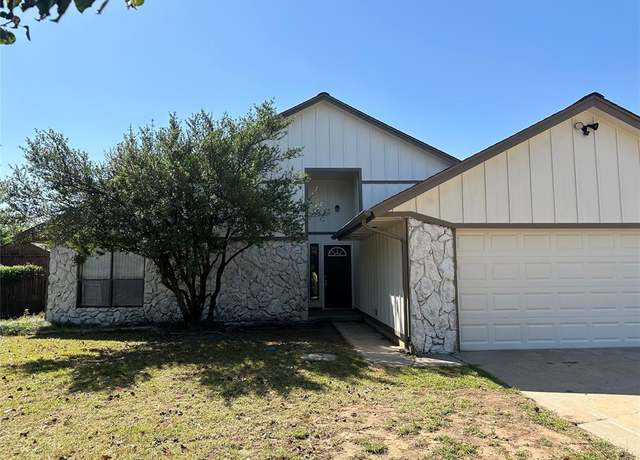 Property at 408 NE 16th St, Moore, OK 73160, 3 beds, 2 baths