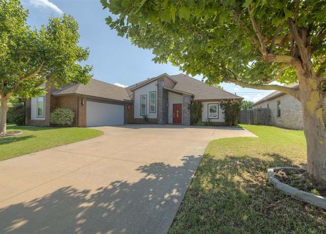 Property at 17404 White Hawk Dr, Edmond, OK 73012, 3 beds, 2.5 baths