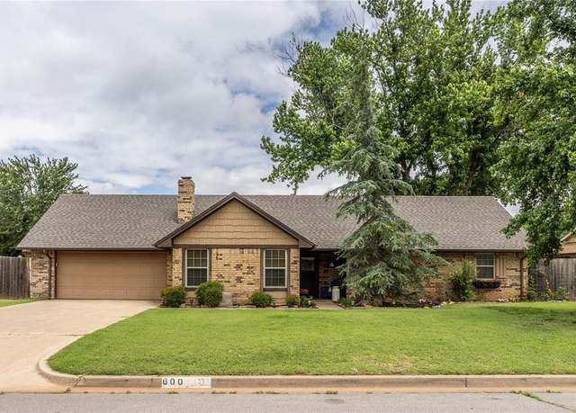 Property at 600 Walnut St, Weatherford, OK 73096, 3 beds, 2 baths