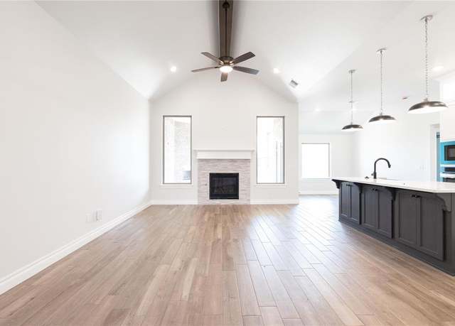 Property at 8108 NW 154th St, Edmond, OK 73013, 4 beds, 2 baths