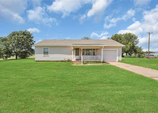 Property at 105 E Walk, Canute, OK 73626, 4 beds, 1.5 baths
