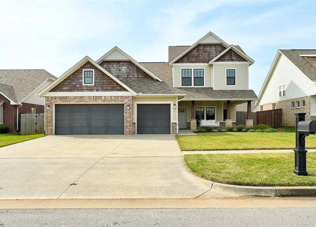 Property at 904 NE 21st St, Moore, OK 73160, 4 beds, 2.5 baths