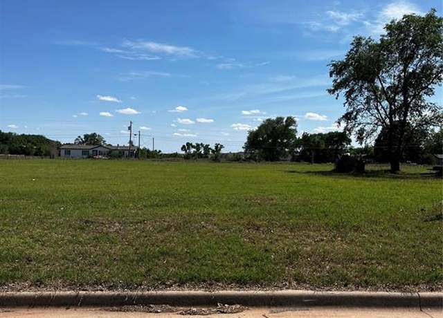 Property at W 10th St, Elk City, OK 73644
