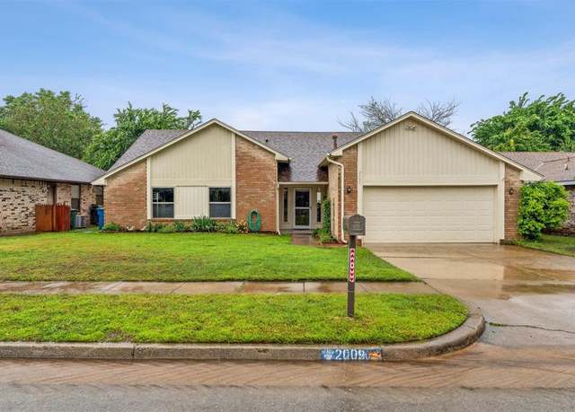 Property at 2009 Tanglewood Dr, Edmond, OK 73013, 4 beds, 2 baths