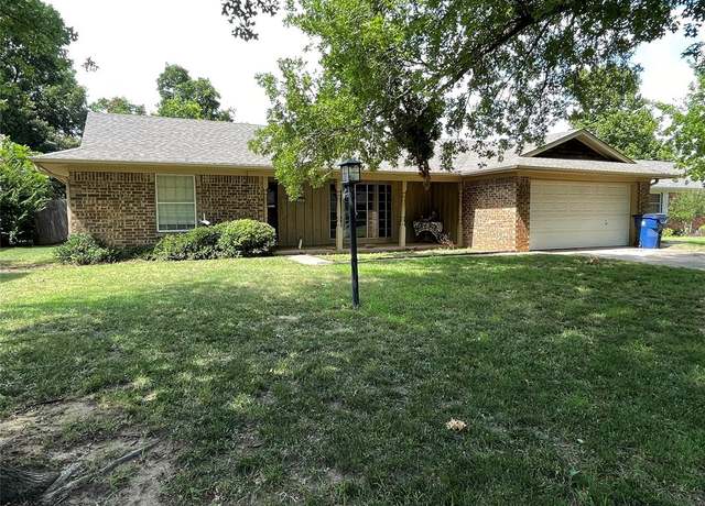 Property at 139 Sheridan Pl, Chickasha, OK 73018, 3 beds, 2 baths