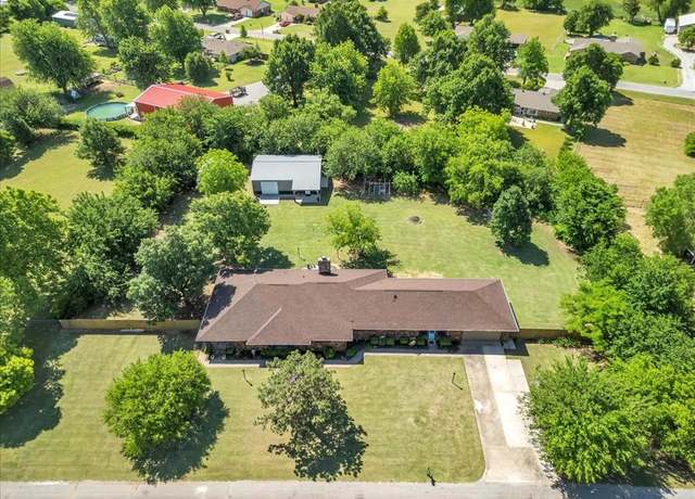 Property at 15170 Arrowhead Dr, Yukon, OK 73099, 3 beds, 2.5 baths